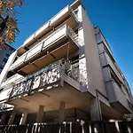 Lily House Apartment